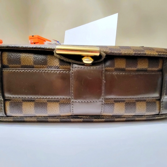 Louis Vuitton - Picture 10 of 16